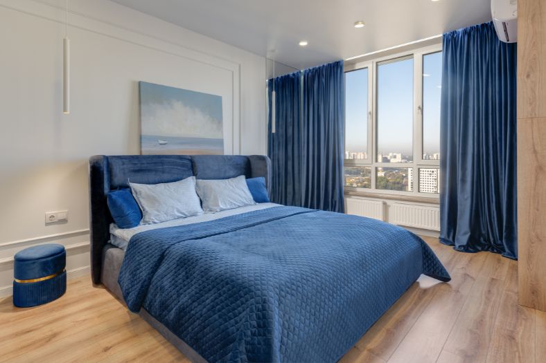 magnolia with blue colour in bedroom